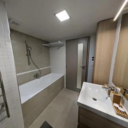 Hradec Králové Ap10 - Apartments 4U Brezinova 