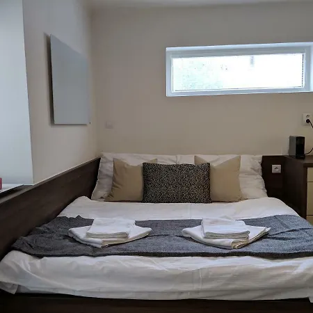 Hradec Králové Ap10 - Apartments 4U Brezinova 